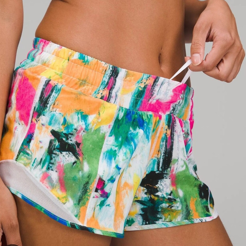 Lululemon Hotty Hot Low-Rise Lined Short 2.5"
No Limits White Multi / White